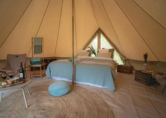 Boutique Tent 'pruum' Op Unieke Plek In Het Met Luxe Bed خيمة فخمة *